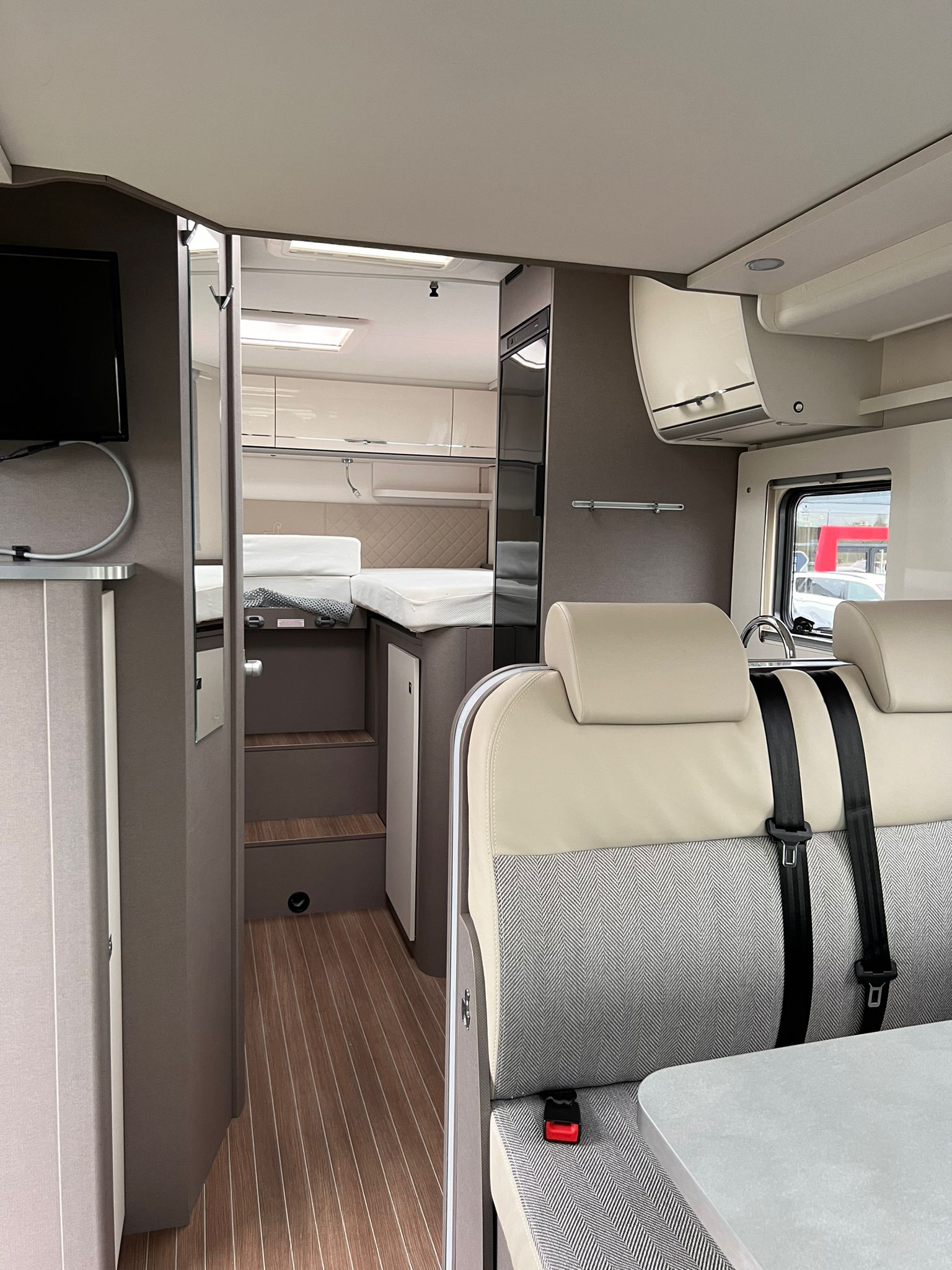 MonkeyCastle "CHARLES" Teilintegrierter Etrusco T 6900 SB