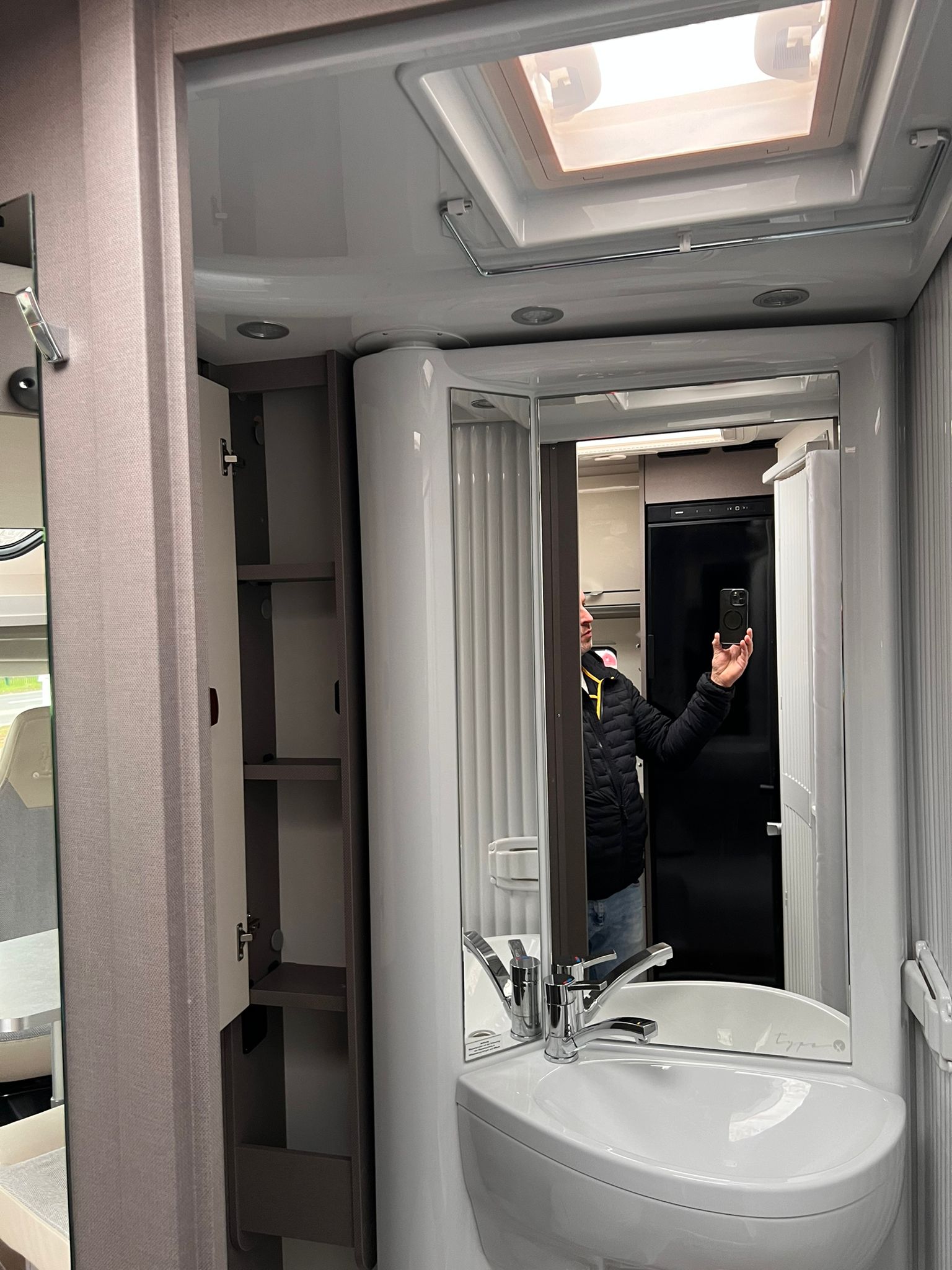 MonkeyCastle "CHARLES" Teilintegrierter Etrusco T 6900 SB