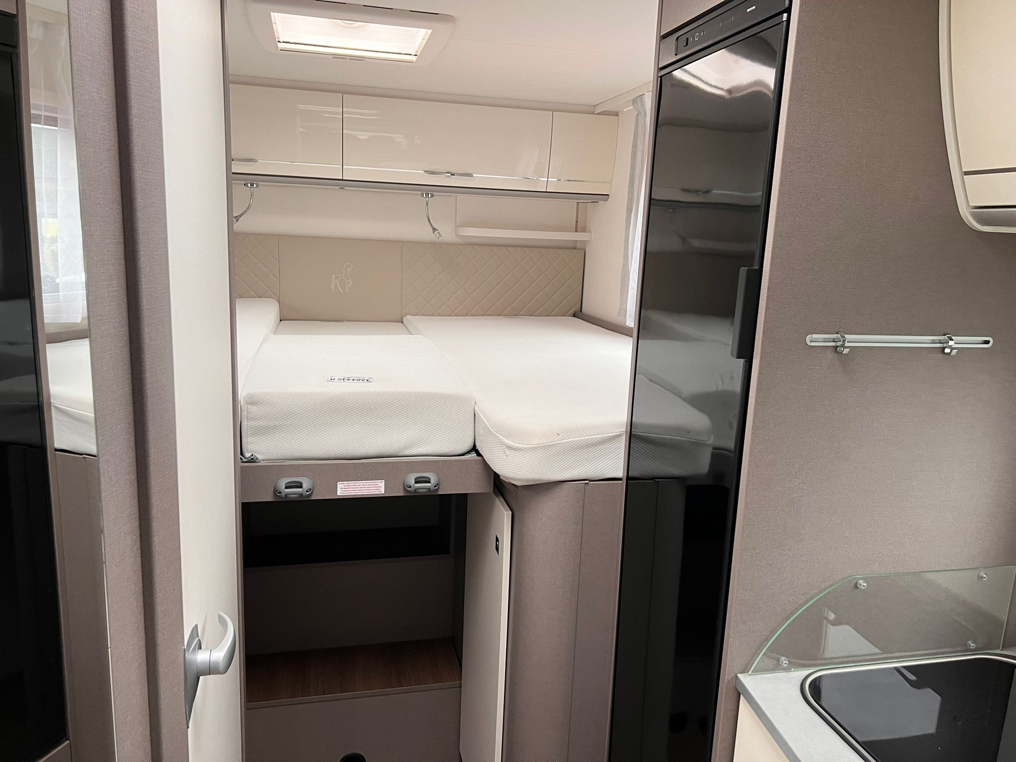 MonkeyCastle "CHARLES" Teilintegrierter Etrusco T 6900 SB