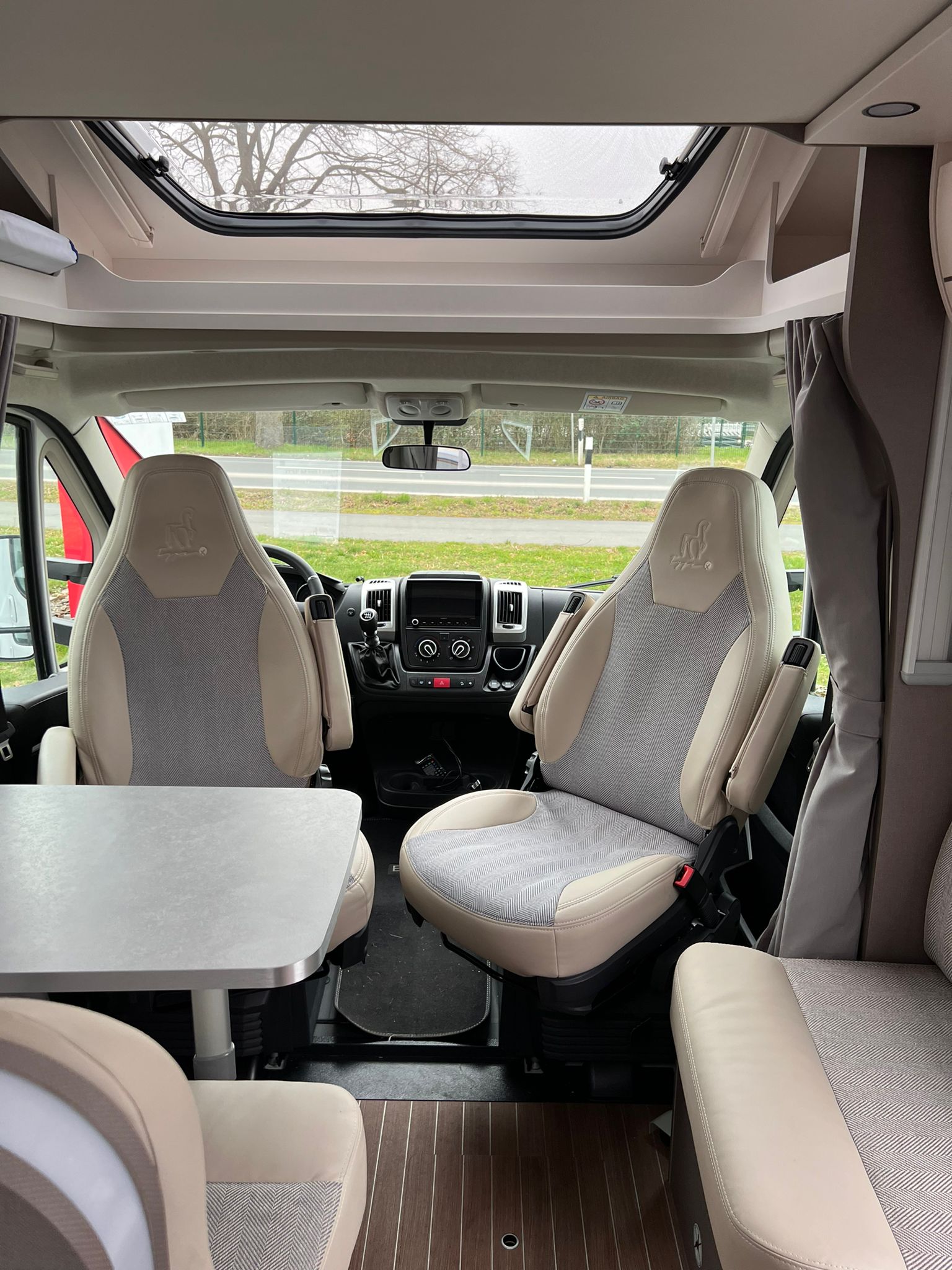 MonkeyCastle "CHARLES" Teilintegrierter Etrusco T 6900 SB