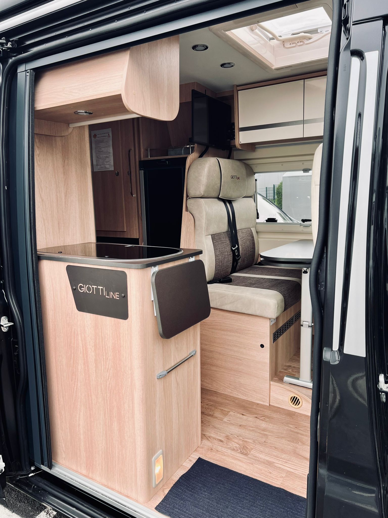 Monkey-Home 6 "HEINO" GiottiVan 6m Kastenwagen