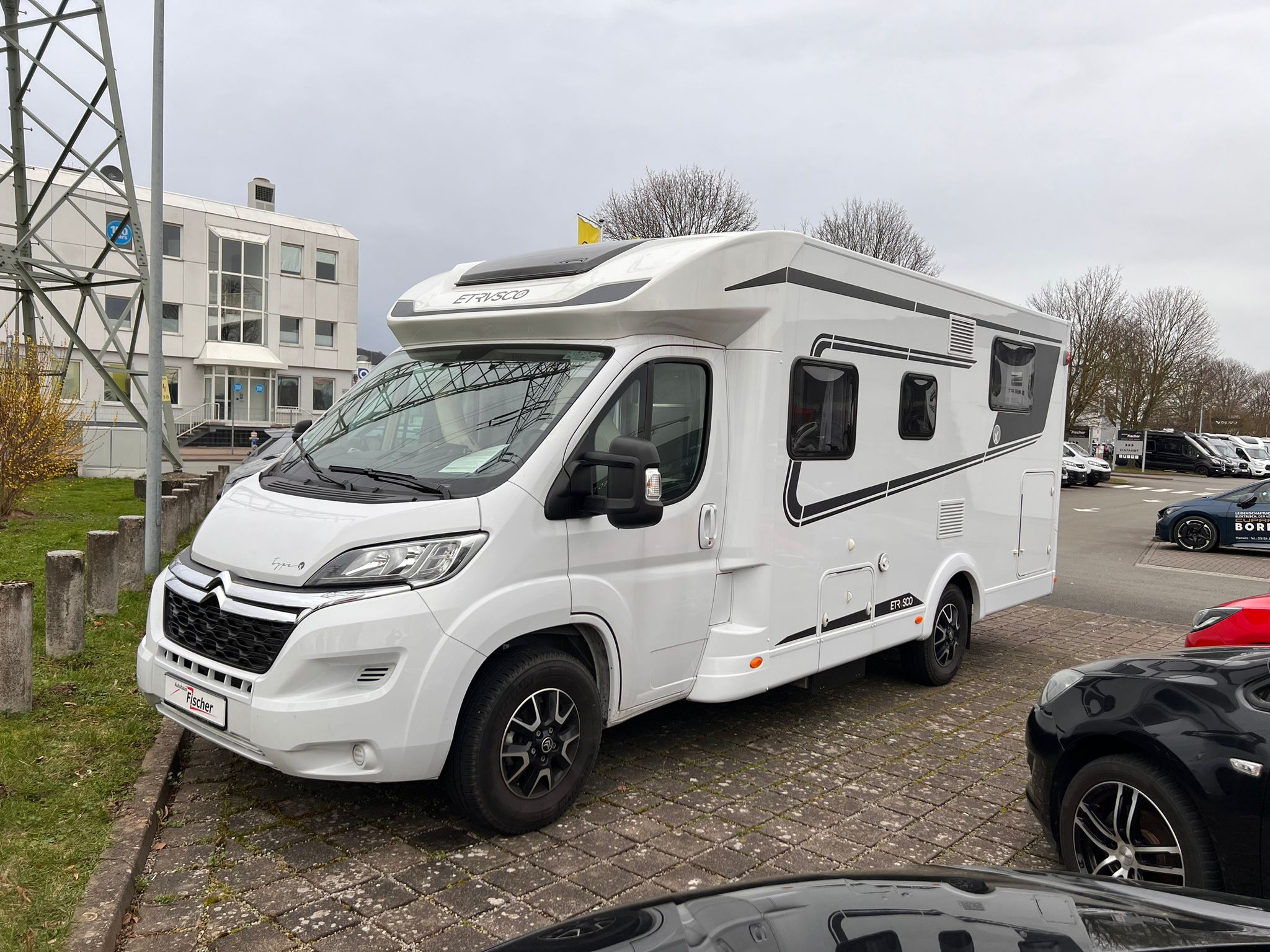 MonkeyCastle "CHARLES" Teilintegrierter Etrusco T 6900 SB